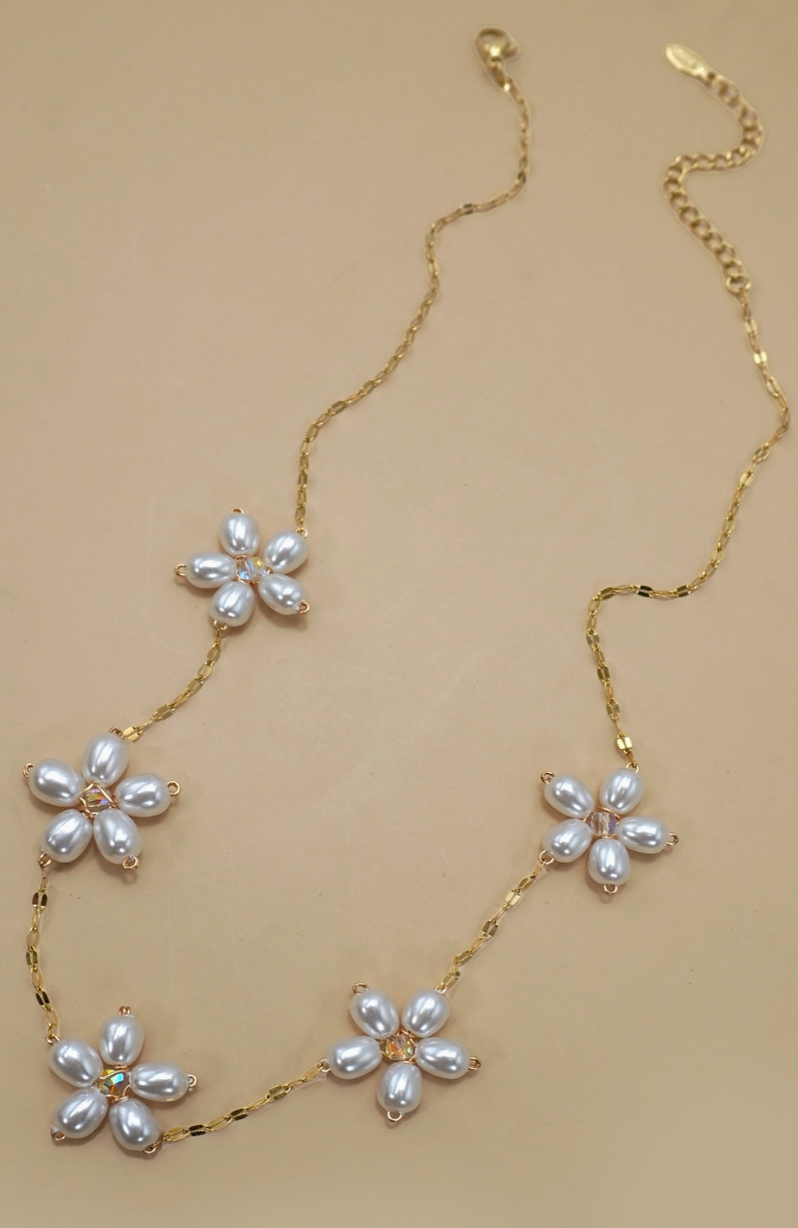 Bouquet of Daisy Necklace